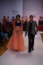 Poonam Pandey walks for Dinesh Malkani at ABIL Pune Fashion Week on 10th Nov 2013